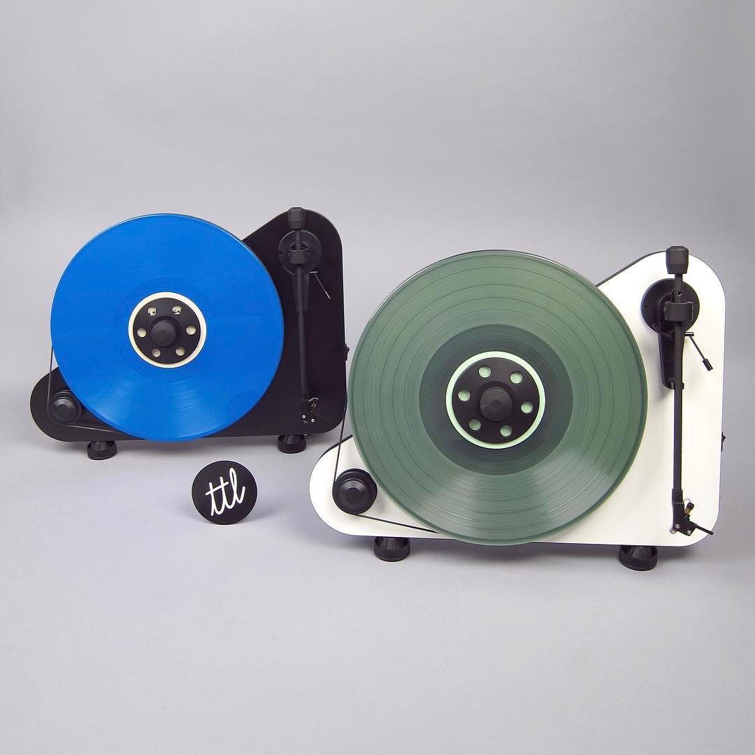 Pro-Ject: Vertical Turntable Right - White (VT-E R)