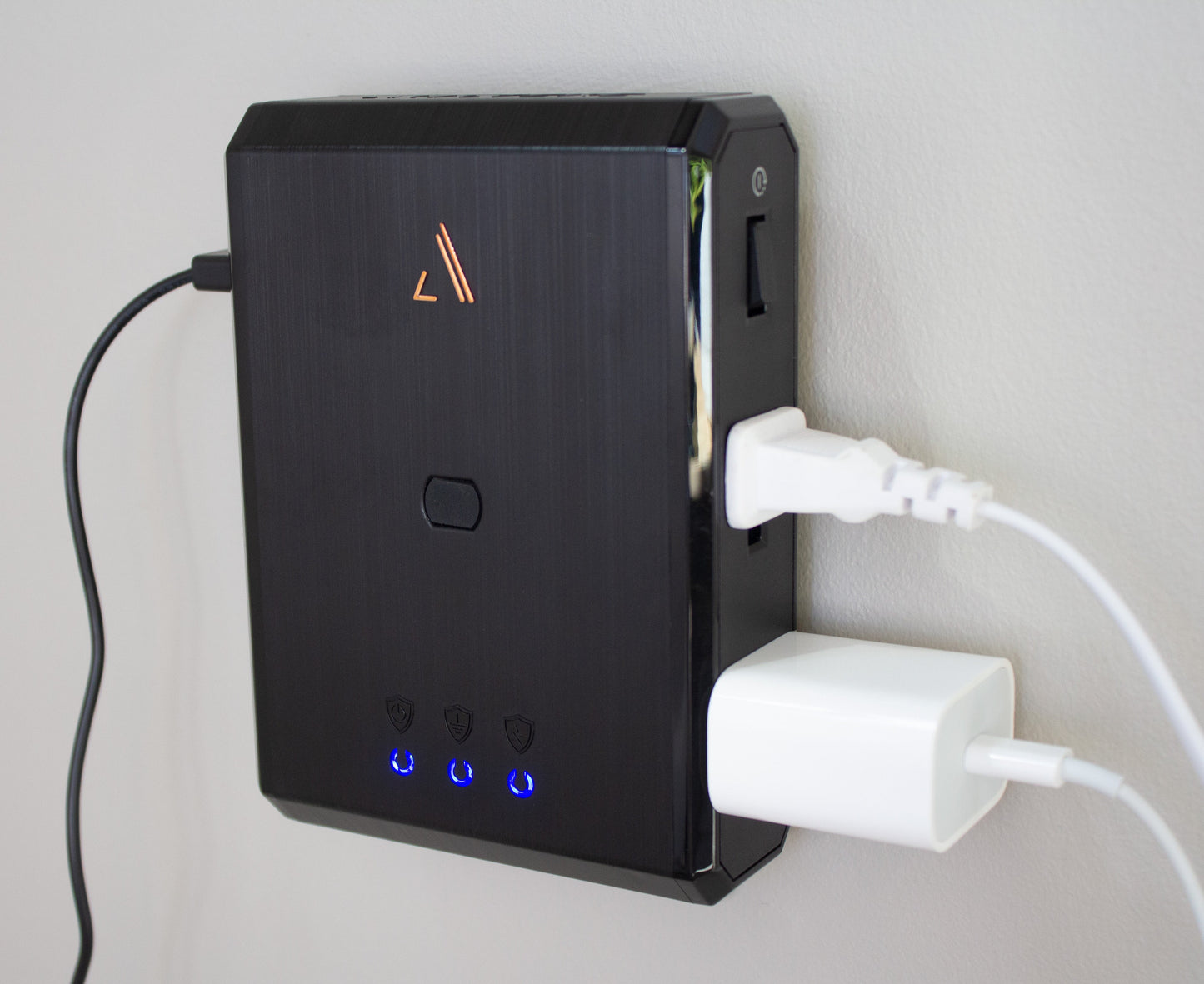 Austere Audio III Series Power 4-Outlet with Omniport USB